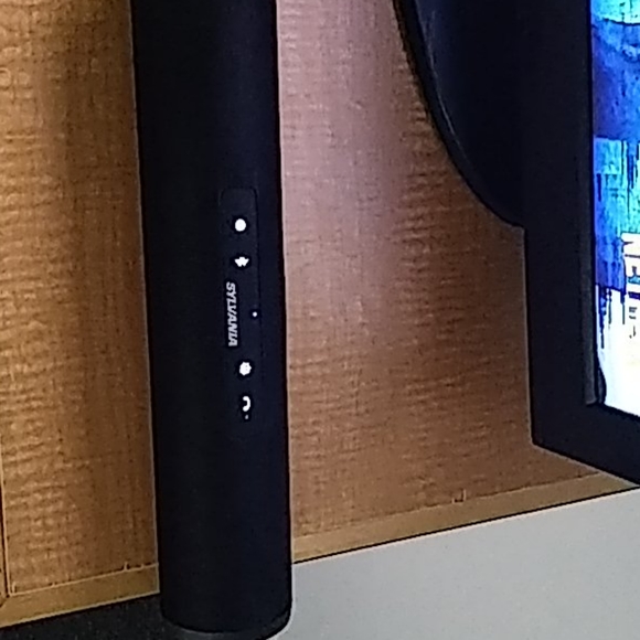 Black speaker - Picture 1 of 2